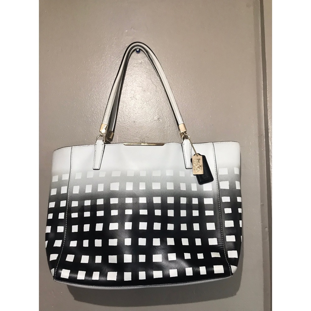 🖤 black&white Coach checkered shoulder bag